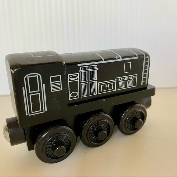 Thomas and Friends Wooden Railway: Diesel - Picture 5 of 5